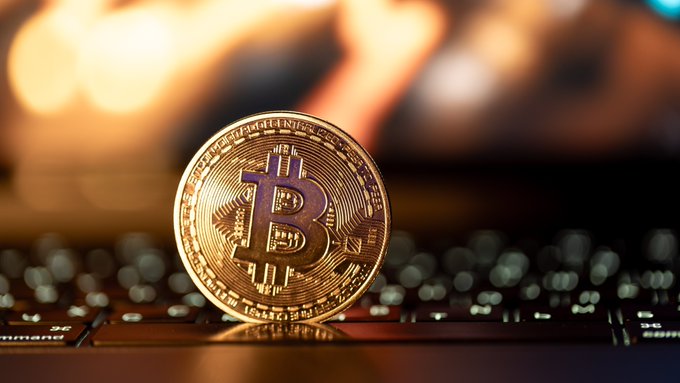 Bitcoin cae por debajo de $90,000 dólares ante incertidumbre económica y ataque a Bybit