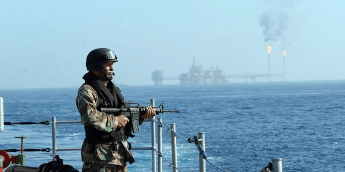 Marina reforzará seguridad en plataformas de Pemex tras ataques de piratas