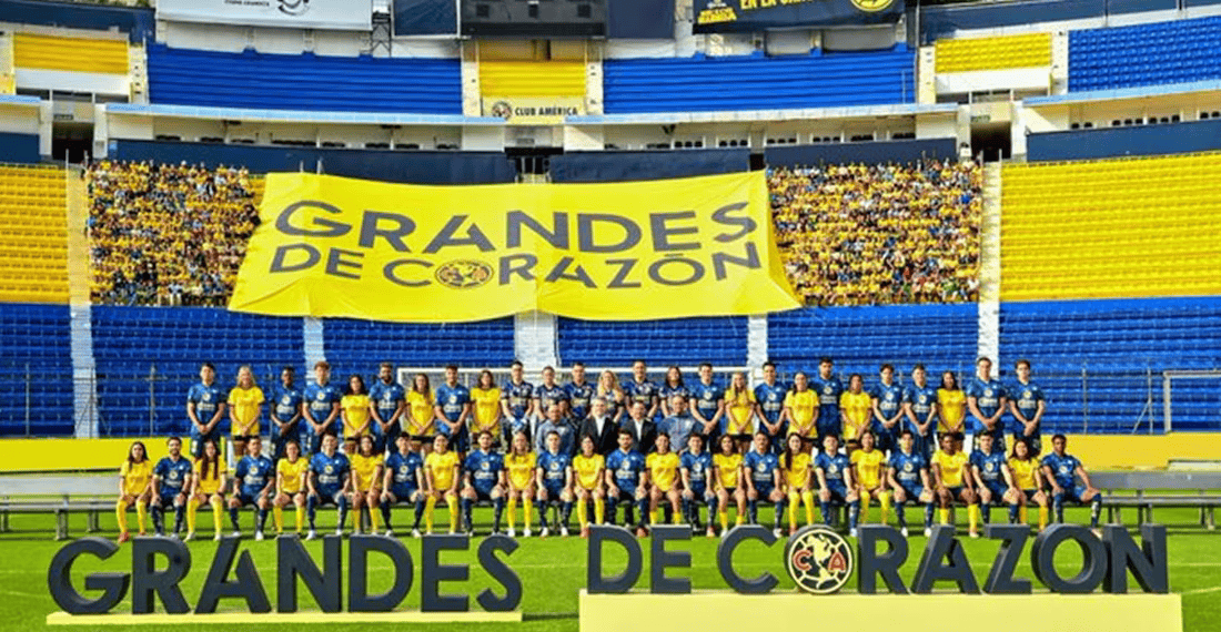 América muestra su foto oficial para el Clausura 2025 con su afición y en su nueva casa