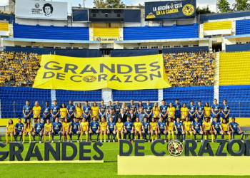 América muestra su foto oficial para el Clausura 2025 con su afición y en su nueva casa