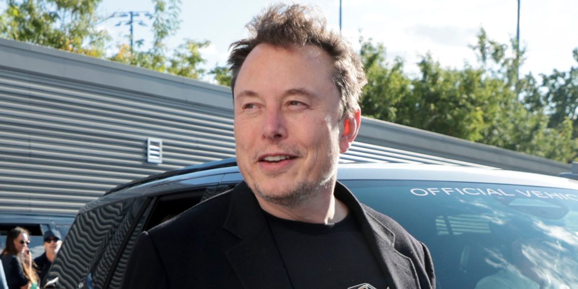 Elon Musk se burla de Sheinbaum; niega vínculos de México