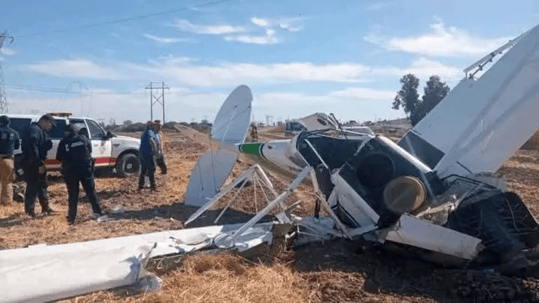 Avioneta fumigadora se desploma en Mexicali tras colisión con cables de alta tensión
