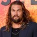 Jason Momoa y Adria Arjona oficializan su romance en la alfombra roja
