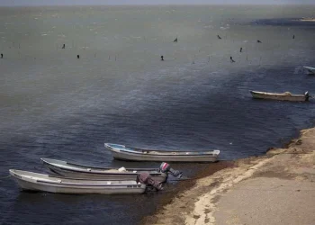 Rescatan a pescadores varados en Oaxaca despúes de tres días
