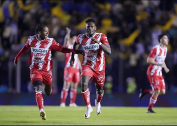 Necaxa acaba con el invicto de América con victoria 3-2 en el último minuto