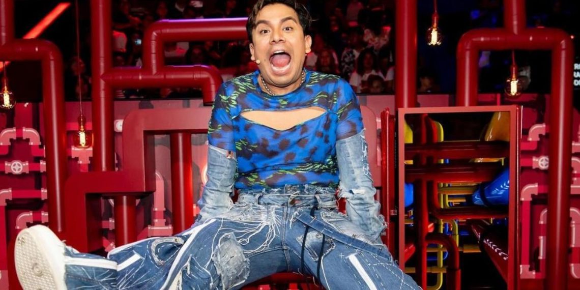 Ricardo Peralta llega a estreno con cartel de “No abuchear”