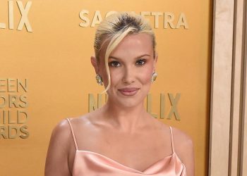 Millie Bobby Brown marca tendencia con el ‘Peach Glam’