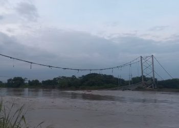 Colapsa puente de 200 metros sobre el río Magro en Ecuador; una víctima mortal