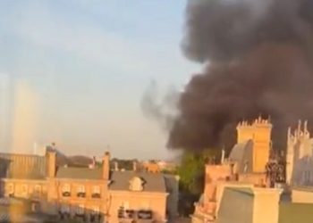 Controlan incendio en parque Epcot de Disney; visitantes fueron evacuados sin incidentes