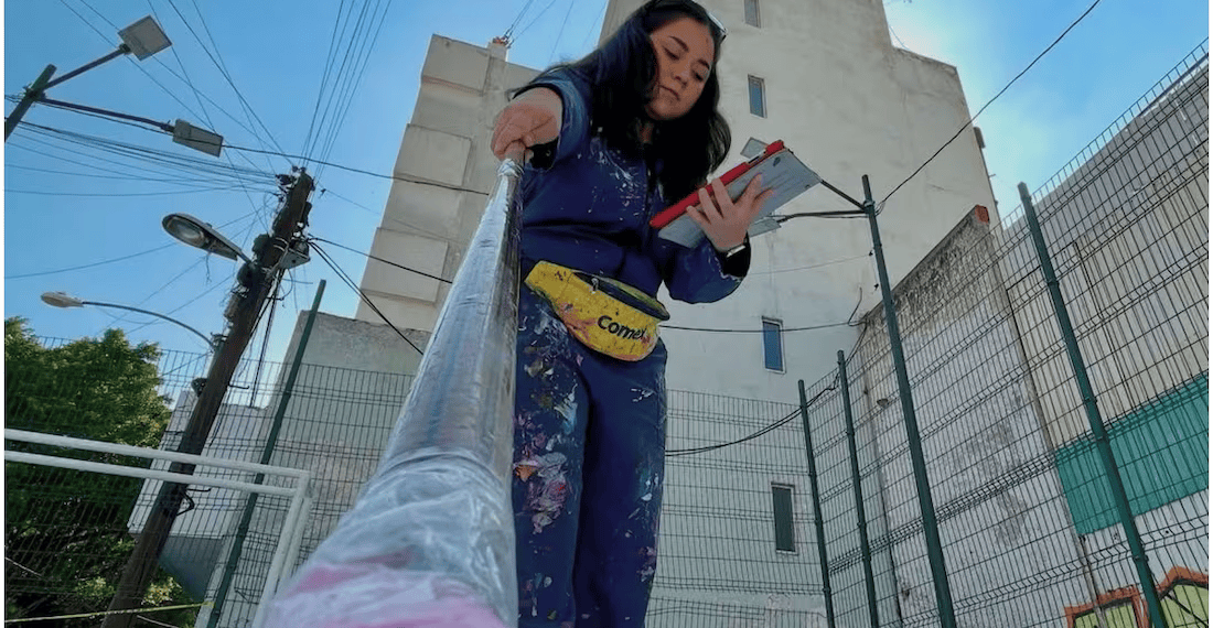 Monserrat Tello: La artista que transforma canchas de futbol en CDMX