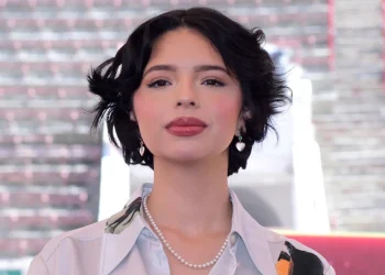 Ángela Aguilar deja el rubio atrás y sorprende con un nuevo look