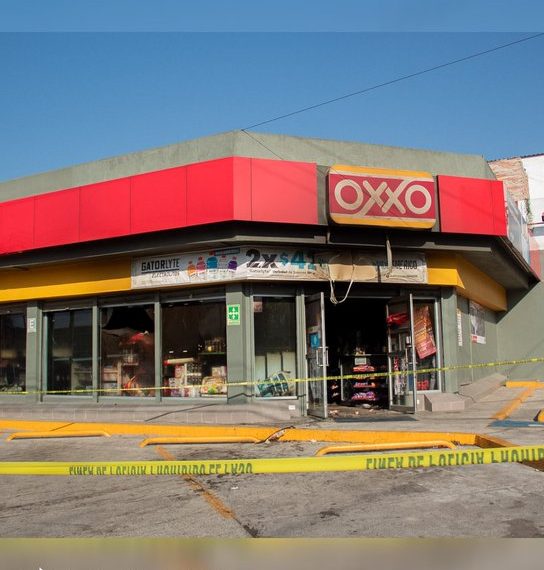 Ataque armado en Puebla: asesinan a dos policías e incendian una tienda