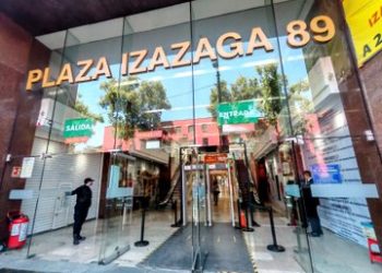 Plaza Izazaga 89 en CDMX reabre con menos locatarios y llegada de mercancía china