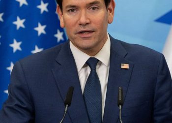 EE.UU. impondrá restricciones de visa a funcionarios que permitan el paso de migrantes