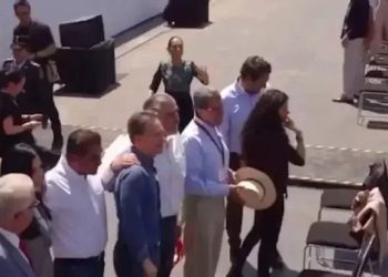 Sheinbaum descarta tensión por distracción de líderes de Morena en el Zócalo