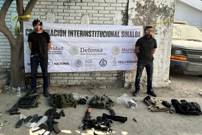 Secretaria de Marina captura a tres hombres armados y asegura 12 vehículos en Mazatlán
