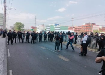 Trabajadores del INAI bloquean Insurgentes Sur en demanda de liquidaciones justas