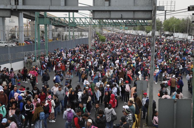 Protesta de la CNTE bloquea accesos al AICM y colapsa la movilidad en CDMX