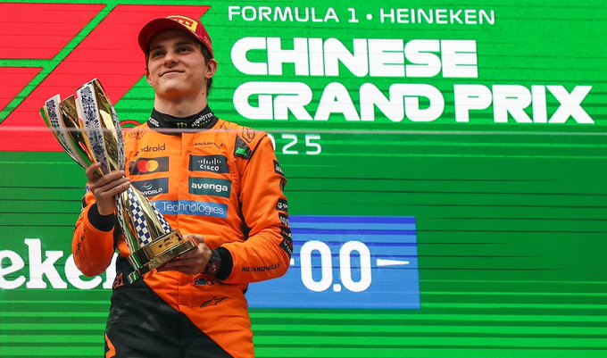 Oscar Piastri gana en China; Sainz entra en los puntos y Alonso abandona