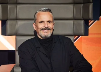 Terremoto de 5.5 grados interrumpe concierto de Miguel Bosé