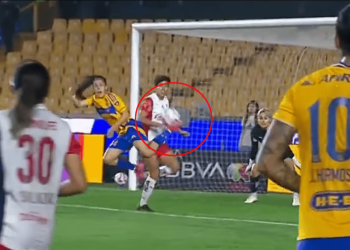 Jaqueline Ovalle anota golazo inexplicable en la Liga MX Femenil; Chivas fue su víctima