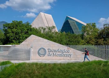 Estudiante del ITESM desarrolla cabina automatizada para diseñar prótesis