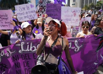 México se llena de protestas en el 8M: mujeres exigen justicia y equidad