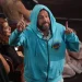 “Adam Sandler causa sensación en los Oscar 2025 con su atuendo informal”