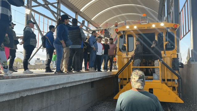 Vecinos de Tultepec detienen obras del Tren Suburbano por incumplimiento del gobierno