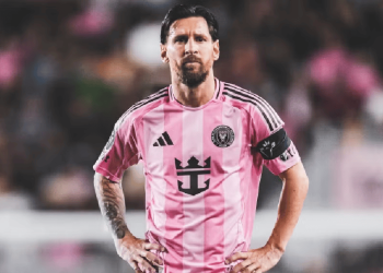 ¡Messi es perseguido! Jugadores del Cavalier logran llevarse el jersey del argentino