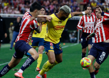 Tensión en el Clásico Nacional: enfrentamiento entre jugadores del América y afición de Chivas
