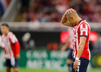 El pase que nunca fue: Chicharito pudo cambiar el destino de Chivas en el Clausura 2025