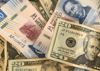 Peso se fortalece frente al dólar; crece tensión entre Trump y la Reserva Federal