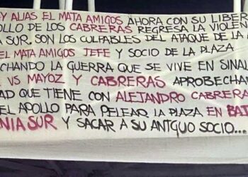 Colocan narcomantas en puentes de La Paz; alertan sobre enfrentamientos criminales