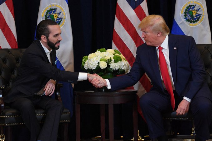 Bukele ofrece apoyo a EE.UU. contra el terrorismo y defiende retención de migrante salvadoreño