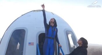 Katy Perry regresa del espacio con un emotivo gesto dedicado a su hija