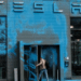 Activistas vandalizan agencia de Tesla en Berlín durante protestas contra Elon Musk