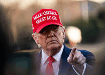 Trump impone aranceles globales de forma inmediata; autos importados pagarán 25%