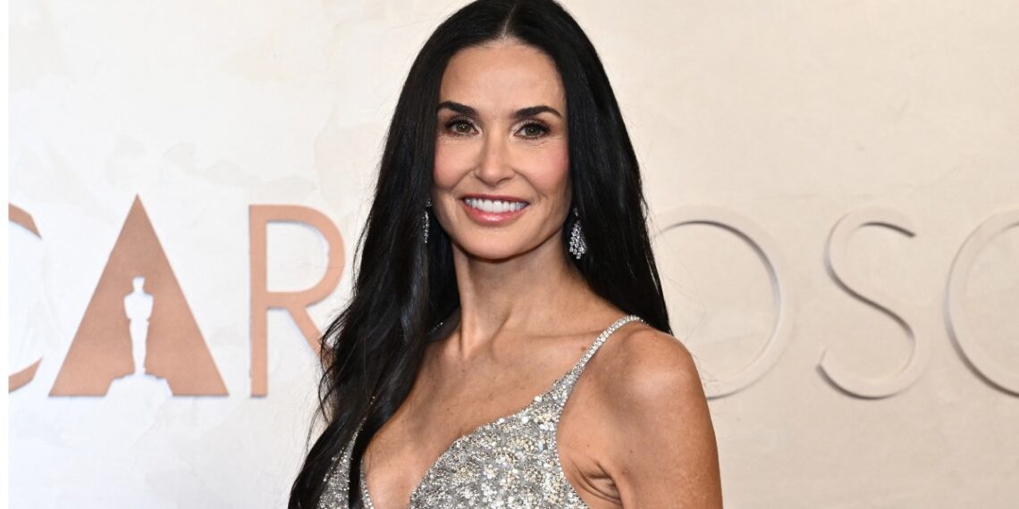 Demi Moore es elegida como la más bella del mundo a los 62 años