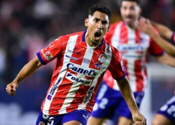 Chivas y Rayados contemplan un intercambio doble con Tecatito y Beltrán como protagonistas