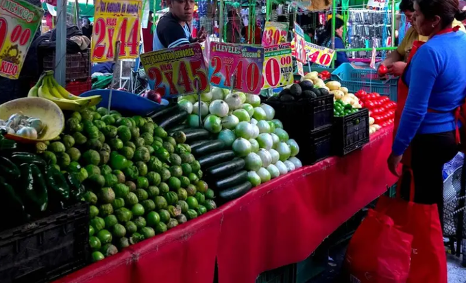 Inflación en México baja a 3.67% en marzo; alimentos básicos presionan a la baja