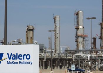 SAT suspende importaciones de Valero México; la empresa afirma que su permiso sigue vigente