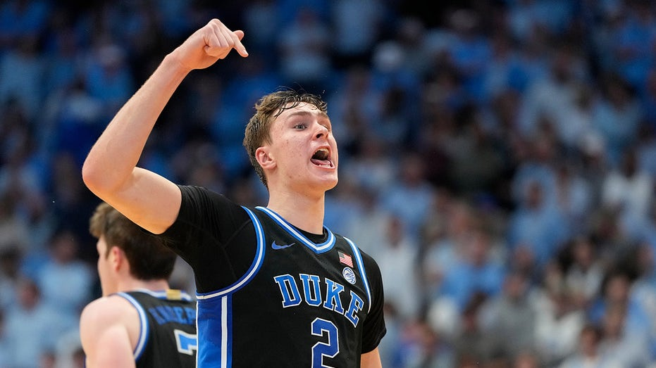 Cooper Flagg anunció su salida de Duke tras una temporada histórica en la que fue elegido Jugador Nacional del Año. A sus 18 años, se perfila como el favorito para ser la primera selección general del próximo draft de la NBA.