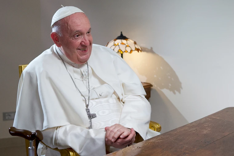 La entrevista, grabada por pedido del Papa Francisco en 2018 y revelada tras su fallecimiento, ofrece confesiones sobre su salud mental