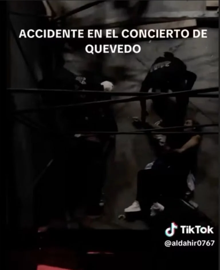 Durante el concierto del cantante Quevedo en el Palacio de los Deportes, dos personas resultaron heridas luego de que una grada colapsara.