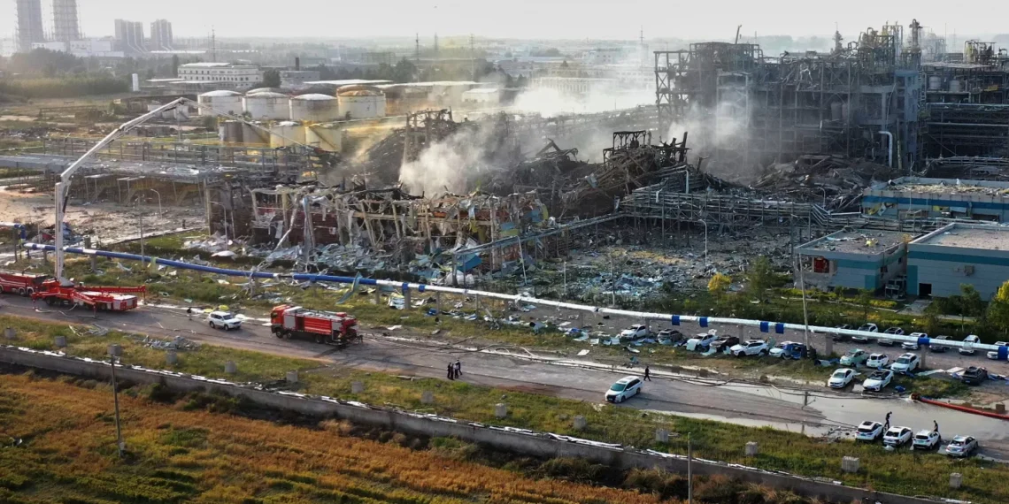 Explosión en planta química de China deja cinco muertos y provoca temor