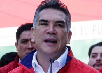 Tribunal cancela alerta migratoria contra Alejandro Moreno por falta de justificación legal