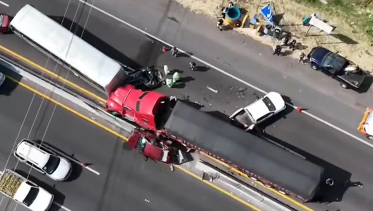 Salamanca-Celaya; Ocho vehículos, entre ellos un tráiler y un autobús, estuvieron involucrados en un accidente registrado en la carretera