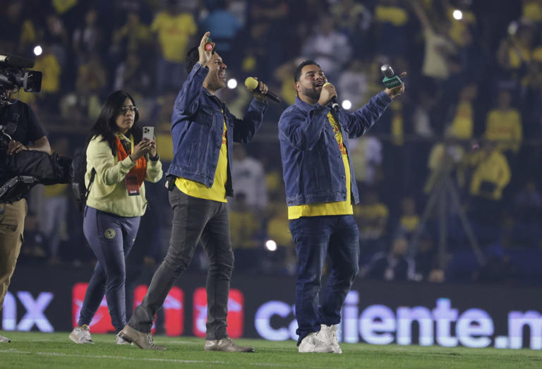 La Banda MS hizo cantar a la afición del América en la Final ante Toluca con “Mi mayor anhelo”, canción convertida en emblema azulcrema desde su tricampeonato.

