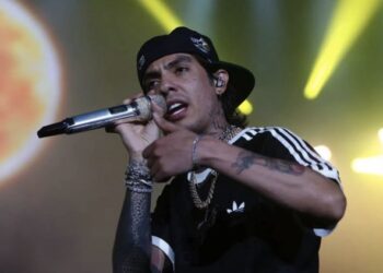Natanael Cano desafía restricciones y canta corridos en la Feria de San Marcos